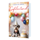 Op deze wenskaart staat een hond met een feestelijk punthoedje op, die naast een verjaardagstaart met brandende kaarsjes zit. De achtergrond is gevuld met kleurrijke ballonnen, glinsterende sterretjes en vrolijke bokeh-effecten. Bovenaan de kaart staat de tekst "VOOR DE JARIGE Gefeliciteerd" in een combinatie van strakke donkerblauwe hoofdletters en een opvallend rood scriptlettertype. Het geheel vormt een vrolijke en feestelijke illustratie die perfect aansluit bij een verjaardagswens.