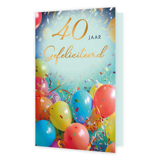 40 jaar gefeliciteerd - Formaat: Standaard - Vorm: Staand - Verjaardagskaart - Op deze wenskaart dansen vrolijke, kleurrijke ballonnen tegen een lichtblauwe achtergrond vol confetti en serpentines. Bovenaan prijkt de tekst "40 JAAR Gefeliciteerd" in een combinatie van sierlijk goud en strakke, donkerblauwe hoofdletters. De levendige kleuren en feestelijke versieringen zorgen voor een uitbundige en sfeervolle uitstraling. Deze illustratie is de perfecte manier om iemand op feestelijke wijze te feliciteren m
