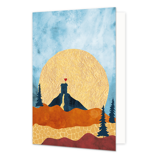 Landschap - Formaat: Normaal - Vorm: Staand - Blanco kaart - Op deze artistieke wenskaart staat een landschap met een huisje op een berg, met de zon op de achtergrond. - Snelwenskaart