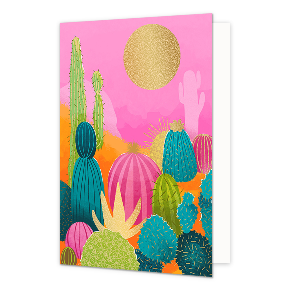 Op deze wenskaart staan meerdere gekleurde cactussen op een roze achtergrond. De maan en een aantal cactussen hebben goudendetails.