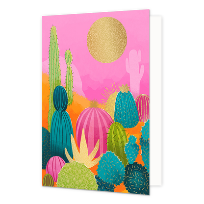 Op deze wenskaart staan meerdere gekleurde cactussen op een roze achtergrond. De maan en een aantal cactussen hebben goudendetails.