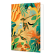 Apen in jungle - Formaat: Standaard - Vorm: Staand - Blanco kaart - Op deze wenskaart staan twee apen die aan de takken hangen. De achtergrond bestaat uit goudfolie met textuur. - Snelwenskaart