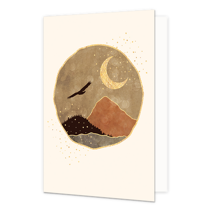 Nacht landschap - Formaat: Standaard - Vorm: Staand - Blanco kaart - Op deze artistieke wenskaart staat een nachtlandschap in een cirkel met een vogel, bergen en een halve gouden maan. - Snelwenskaart