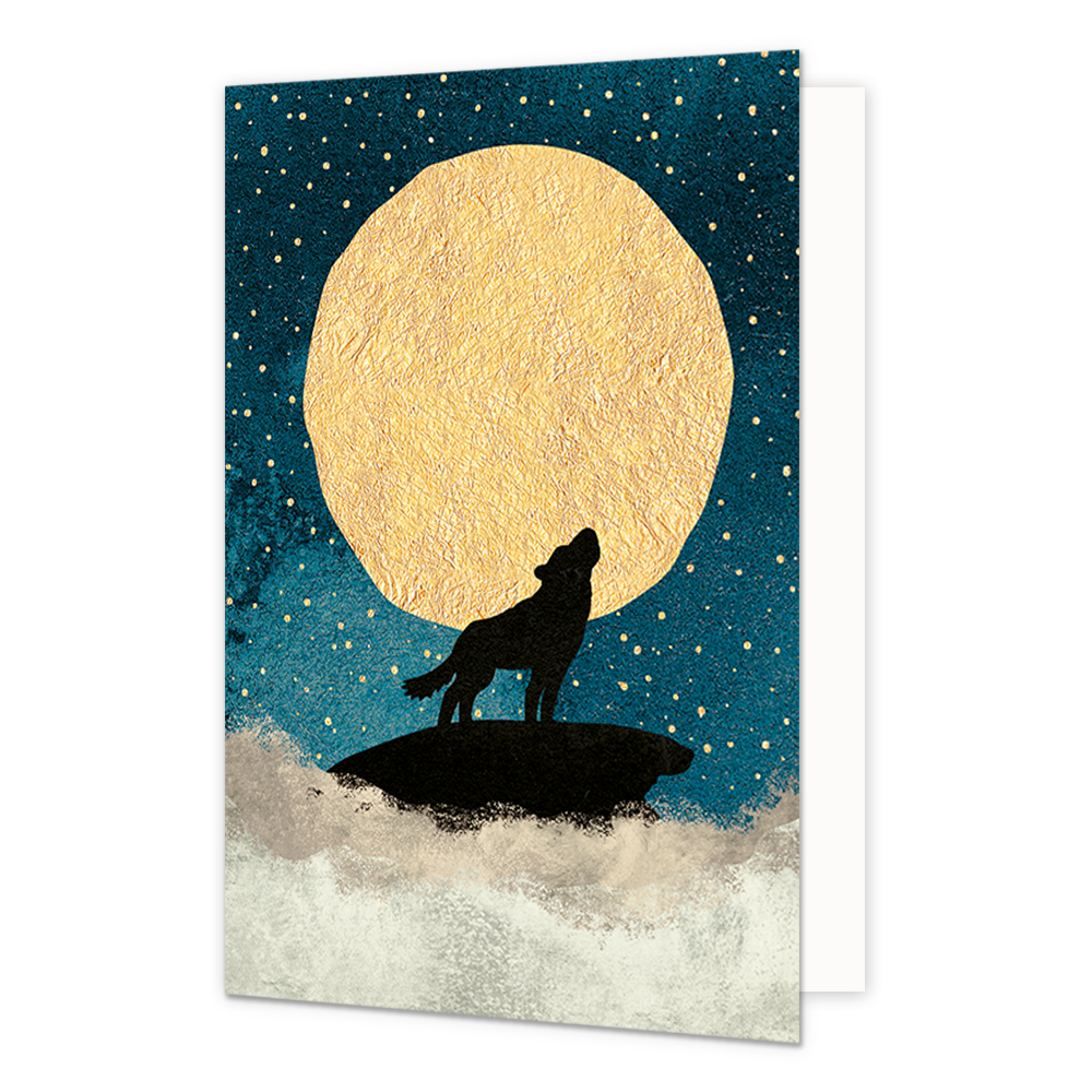Wolf nacht - Formaat: Standaard - Vorm: Staand - Blanco kaart - Op deze artistieke wenskaart staat een wolf die aan het huilen is op een rots met op de achtergrond een gouden maan. - Snelwenskaart