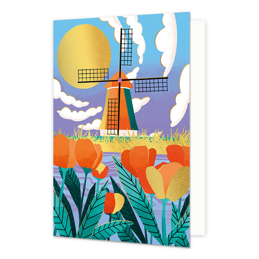 Molen in Nederlands landschap - Formaat: Normaal - Vorm: Staand - Blanco kaart - Op deze wenskaart zie je een molen in een nederlands landschap staan. Op de voorgrond staan tulpen en op de achtergrond een grote zon. De zon en tulpen bestaan deels uit goudfolie met textuur. - Snelwenskaart