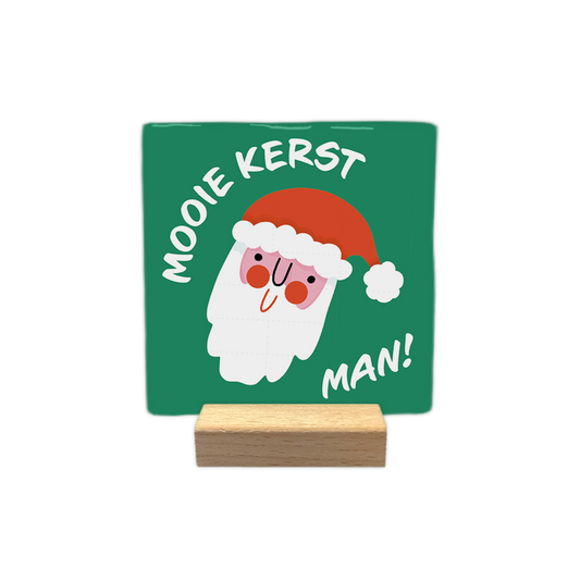 Mooie kerst man! - Decoratie tegel - Formaat: - Op deze decoratie tegel staat een groene achtergrond met een illustratie van de kerstman in het midden. De kerstman heeft een rode muts met een witte rand en pompon, en een witte baard. Rondom de kerstman staat in witte letters de tekst mooie kerstman. - Snelwenskaart