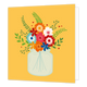 Bloemen - Formaat: Standaard - Vorm: Vierkant - Blanco kaart - Op deze wenskaart staat een vrolijk boeket met kleurrijke, gestileerde bloemen in een glazen pot tegen een effen gele achtergrond. Het boeket bevat bloemen in diverse tinten zoals rood, oranje, blauw en wit, aangevuld met verschillende groene takjes en bladeren. Subtiele rode hartjes zijn verspreid tussen de bloemen en takjes getekend, wat een liefdevol detail toevoegt aan de illustratie. - Snelwenskaart
