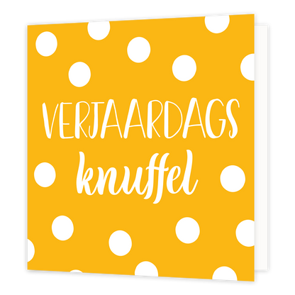 Verjaardagsknuffel - Formaat: Normaal - Vorm: Vierkant - Verjaardagskaart - Op deze wenskaart staat de tekst: "Verjaardagsknufel" omringt door witte stippen. - Snelwenskaart