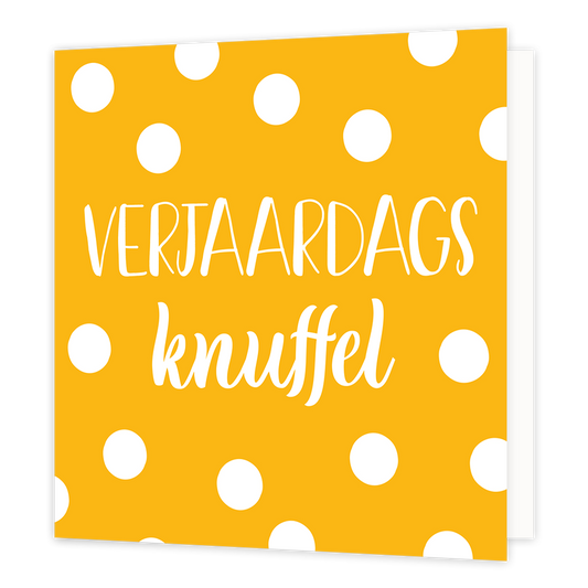 Verjaardagsknuffel - Formaat: Normaal - Vorm: Vierkant - Verjaardagskaart - Op deze wenskaart staat de tekst: "Verjaardagsknufel" omringt door witte stippen. - Snelwenskaart