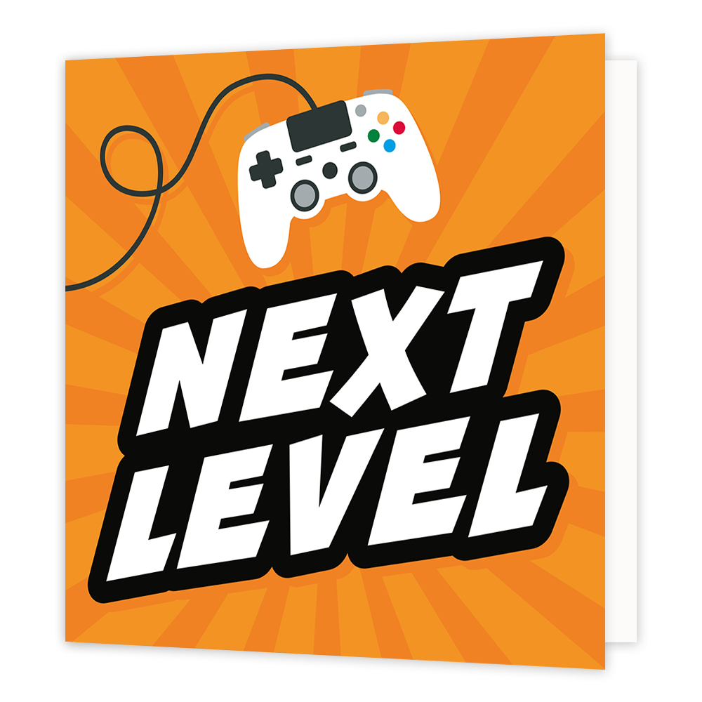 Next level - Formaat: Standaard - Vorm: Vierkant - Complimentenkaart - Op deze wenskaart staat de tekst: 'Next level' in een witte kleur met een zwarte omlijning. Erboven zweeft een game controlerer in het wit met knoppen in kleuren als groen, geel, blauw en rood. Op de achtergrond staan strepen die radiaal van binnen naar buiten lopen in licht en donker oranje kleuren. - Snelwenskaart
