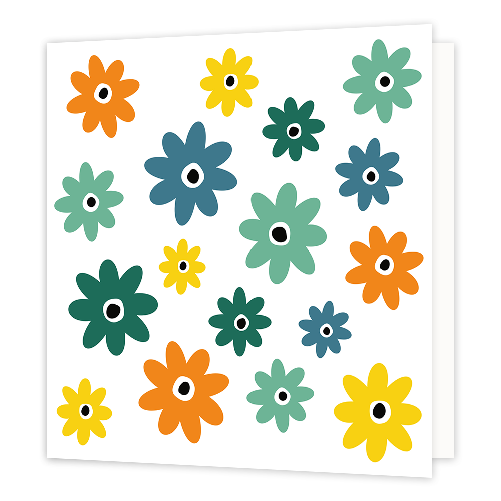 Bloemen - Formaat: Normaal - Vorm: Vierkant - Blanco kaart - Op deze wenskaart staat een speelse verzameling van gestileerde bloemen die gelijkmatig zijn verspreid over een witte achtergrond. De bloemen zijn getekend in diverse kleuren zoals geel, oranje, blauw en verschillende tinten groen. Elke bloem heeft een eenvoudig ontwerp met meerdere blaadjes en een opvallend zwart-wit hart dat doet denken aan een oogje. - Snelwenskaart