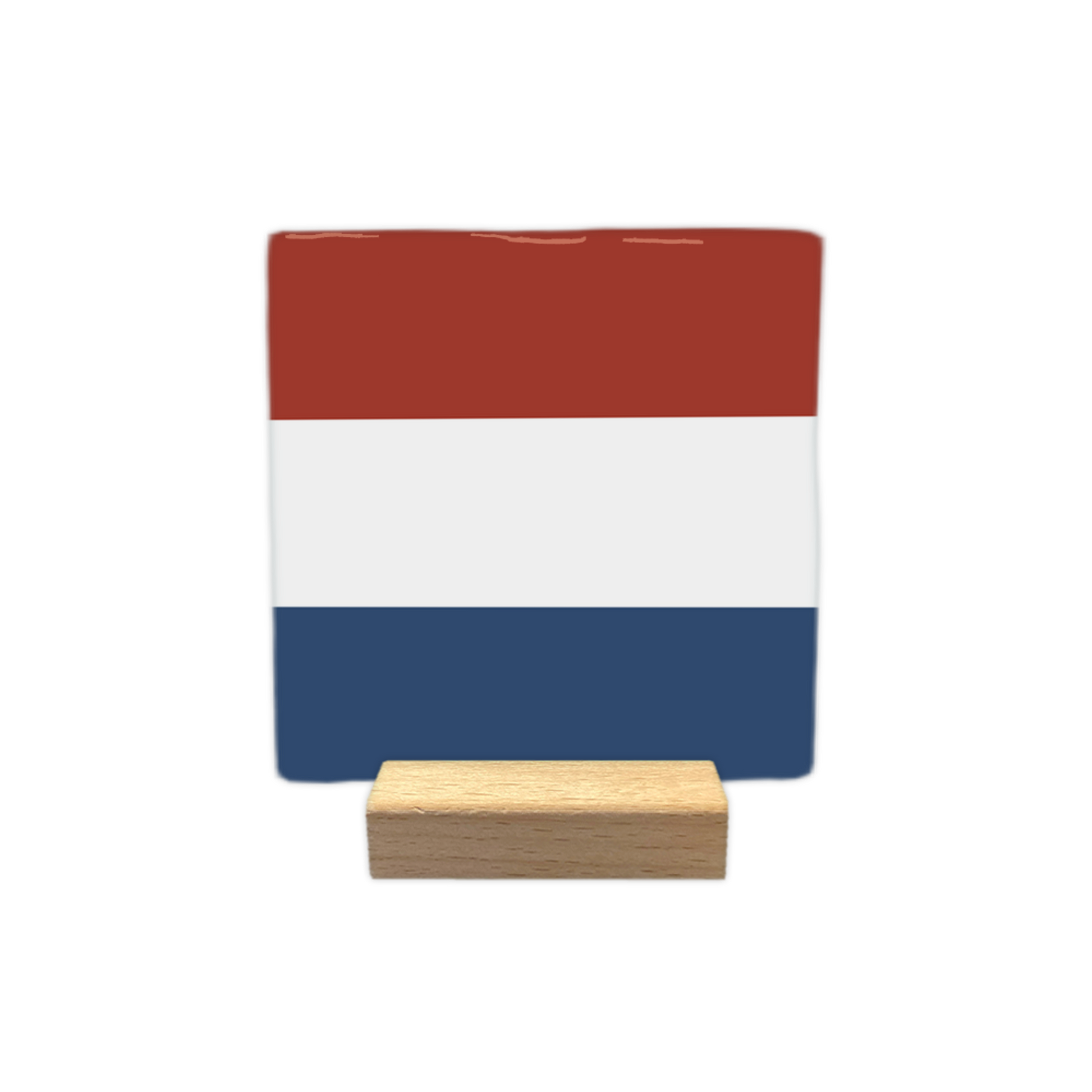 Nederland - Decoratie tegel - Formaat: - Op deze decoratie tegel staat een horizontale driekleur afgebeeld. Het ontwerp bestaat uit drie banen in de kleuren rood, wit en blauw van boven naar beneden. Deze kleuren komen overeen met de vlag van Nederland. - Snelwenskaart