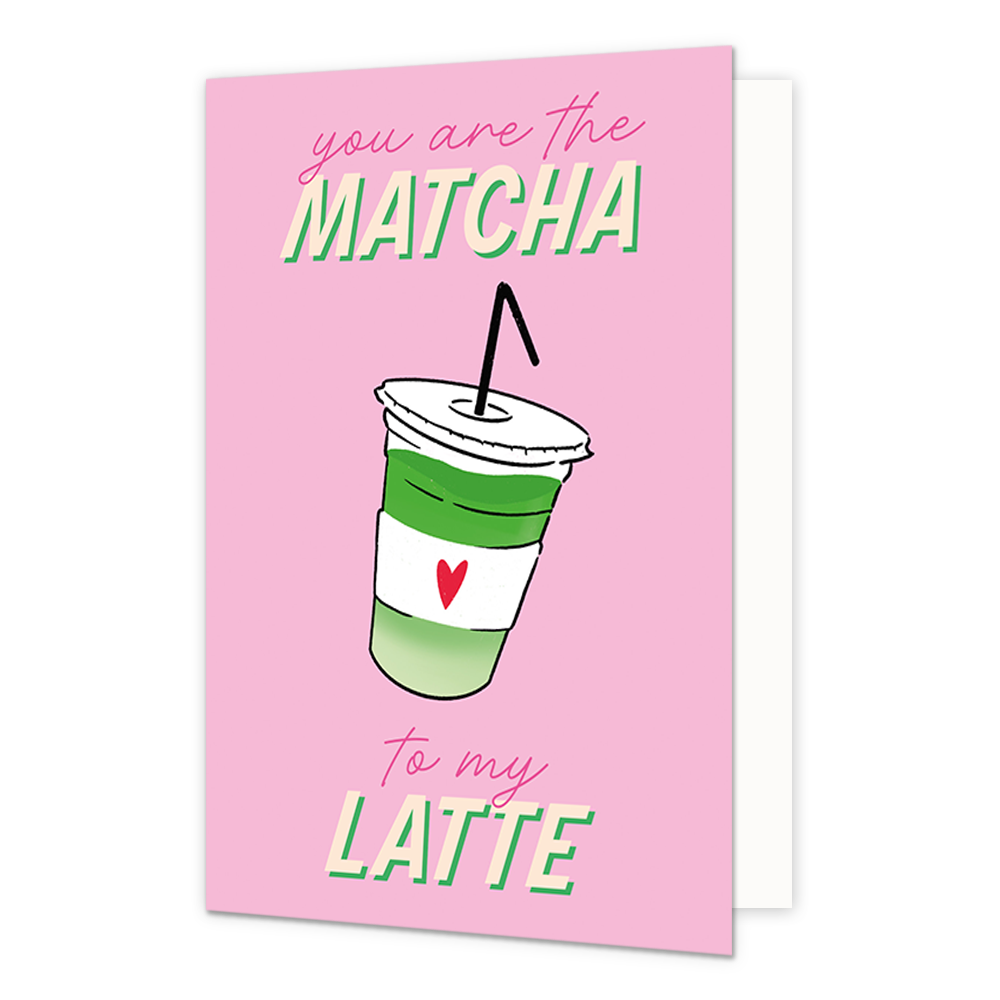 Op deze wenskaart staat in het midden een matcha met daarboven en onder de tekst: "You are the matcha to my latte". 