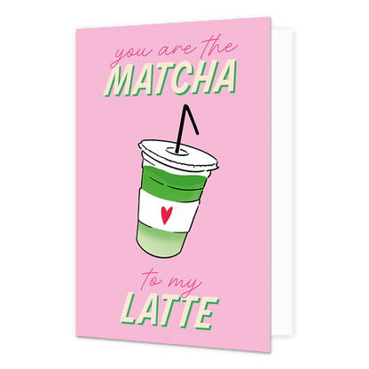 Op deze wenskaart staat in het midden een matcha met daarboven en onder de tekst: "You are the matcha to my latte". 