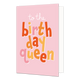 To the birthday queen - Formaat: Standaard - Vorm: Staand - Verjaardagskaart - Op deze wenskaart staat de tekst: "To the birthday queen" op een roze achtergrond. - Snelwenskaart