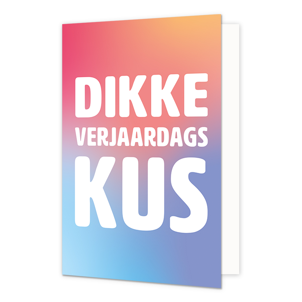 Dikke verjaardagskus - Formaat: Normaal - Vorm: Staand - Verjaardagskaart - Op deze wenskaart staat de tekst: "Dikke verjaardagskus" met een achtergrond in dekleuren rood, oranje, blauw en paars. - Snelwenskaart