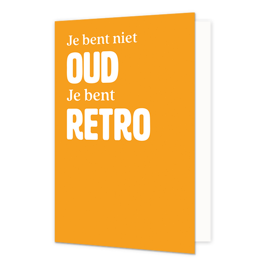 Je bent niet oud, je bent retro - Formaat: Normaal - Vorm: Staand - Verjaardagskaart - Op deze wenskaart staat de tekst: "Je bent niet oud. Je bent retro" op een oranje achtergrond. - Snelwenskaart