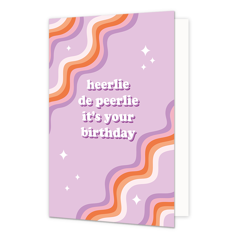 Heerlie de peerlie it's your birthday - Formaat: Normaal - Vorm: Staand - Verjaardagskaart - Op deze wenskaart staan lijnen in de kleuren wit, oranje, roze en paars, met in het midden de tekst: "Heerlie de peerlie it's your birthday". - Snelwenskaart