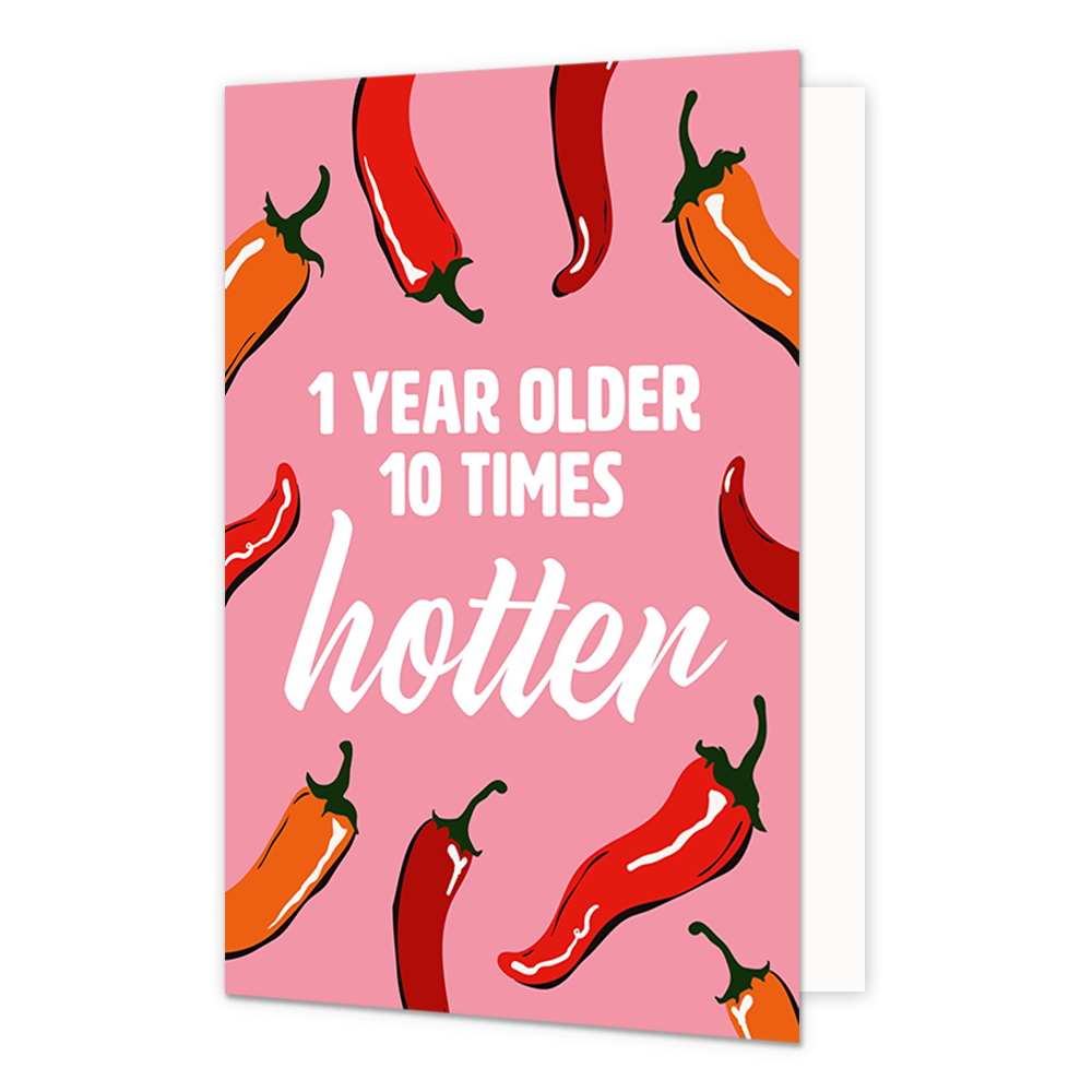 Op deze wenskaart staan meerder pepers met in het midden de tekst: "1 Year older 10 times hotter". 