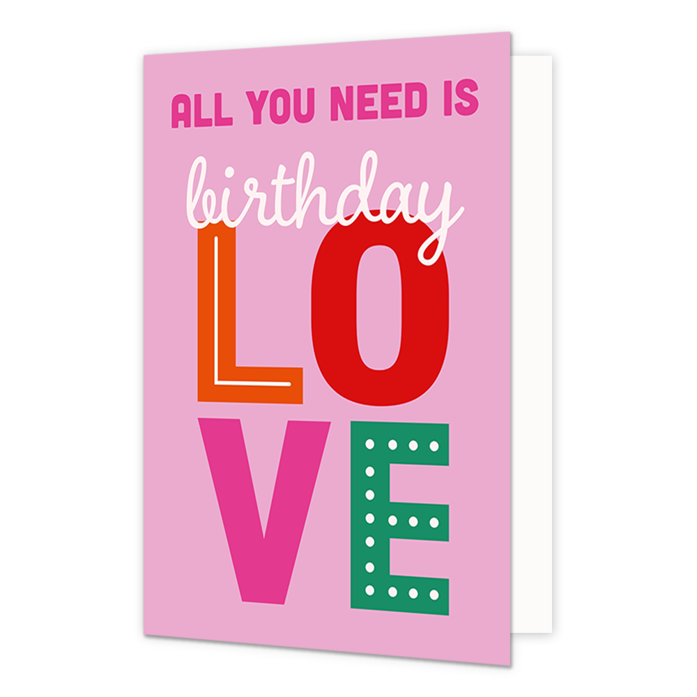 Op deze wenskaart staat de tekst: "All you need is birthday love". 
