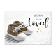 Postcard Born to be loves - 10 stuks - Formaat: Standaard - Vorm: Liggend - Postcards - Op deze postcard staan babyschoentjes met rechts daarnaast de tekst: "Born to be loved". - Snelwenskaart