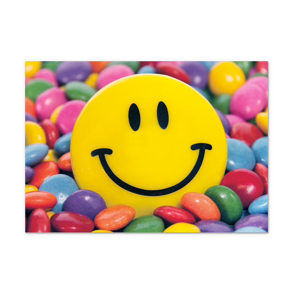 Postcard Smiley - 10 stuks - Formaat: Normaal - Vorm: Liggend - Postcards - Op deze postcard staan smarties met in het midden een grote gele smiley. - Snelwenskaart