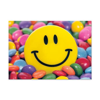 Postcard Smiley - 10 stuks - Formaat: Normaal - Vorm: Liggend - Postcards - Op deze postcard staan smarties met in het midden een grote gele smiley. - Snelwenskaart