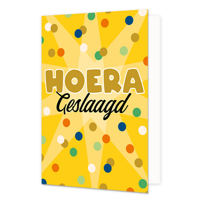 Hoera geslaagd - Formaat: Normaal - Vorm: Staand - Geslaagd kaart - Op deze wenskaart staan stippen in de kleuren goud, blauw, groen, wit en oranje. In het midden staat de tekst: "Hoera geslaagd". - Snelwenskaart