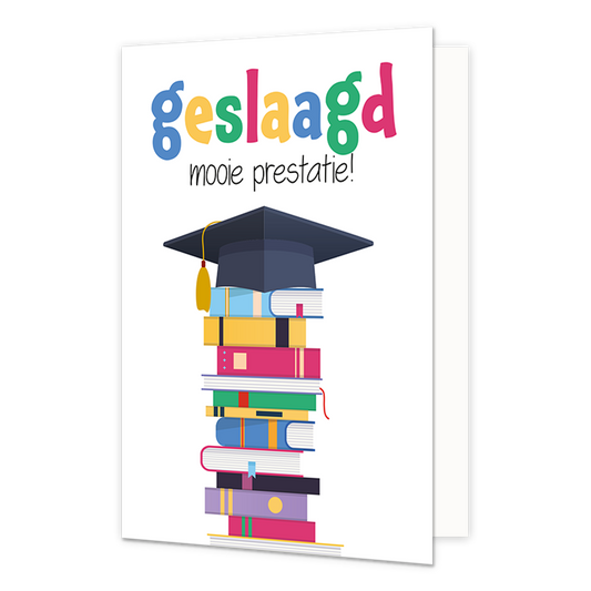 Geslaagd mooie prestatie - Formaat: Normaal - Vorm: Staand - Geslaagd kaart - Op deze wenskaart staat een stapel boeken met een afstudeerhoedje bovenop en daarboven de tekst: "Geslaagd mooie prestatie!". - Snelwenskaart