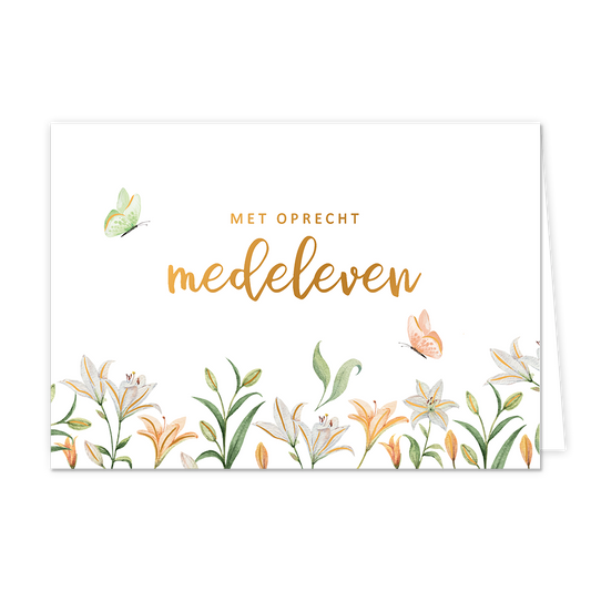 Met oprecht medeleven - Formaat: Normaal - Vorm: Liggend - Condoleance kaart - Op deze wenskaart staan bloemen en vlinders in de kleuren oranje, beige, wit, goud en groen, met daarboven de tekst: "Met oprecht medeleven". - Snelwenskaart