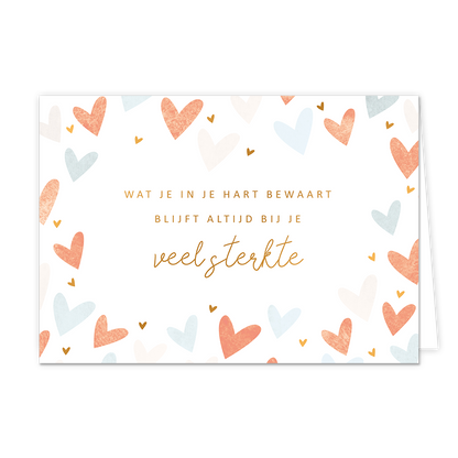 Wat je in je hart bewaart - Formaat: Standaard - Vorm: Liggend - Condoleance kaart - Op deze wenskaart staan hartjes in de kleuren oranje, goud en mintgroen, met in het midden de tekst: "Wat je in je hart bewaart blijft altijd bij je veel sterkte". - Snelwenskaart