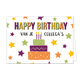 Happy birthday van je collega's - Formaat: Standaard - Vorm: Liggend - Verjaardagskaart - Op deze wenskaart staat een taart omringt door sterren in de kleuren paars, geel en groen. Boven de taart staat de tekst: "Happy birthday van je collega's". - Snelwenskaart