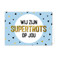 Wij zijn supertrots op jou - Formaat: Standaard - Vorm: Liggend - Complimentenkaart - Op deze wenskaart staan driehoekjes in de kleuren zwart en goud. In het midden staat de tekst: "Wij zijn supertrots op jou". - Snelwenskaart