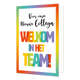 Welkom in het team! - Formaat: Standaard - Vorm: Staand - Welkom kaart - Op deze wenskaart staat de tekst: "Voor onze nieuwe collega welkom in het team!". - Snelwenskaart