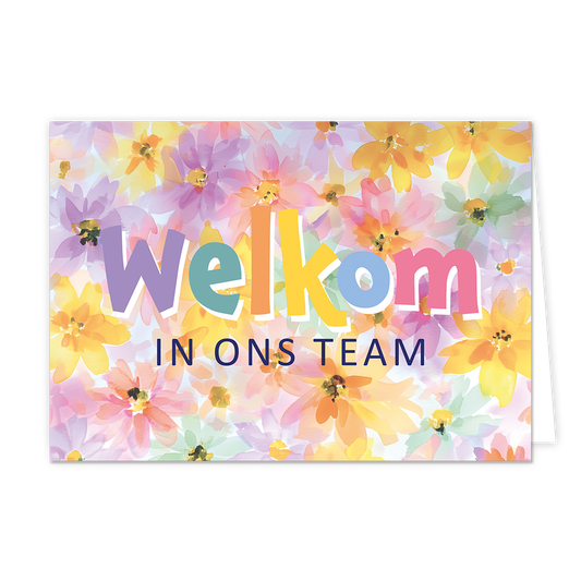 Welkom in ons team - Formaat: Normaal - Vorm: Liggend - Welkom kaart - Op deze wenskaart staan bloemen in de kleuren geel, oranje, paars, roze en groen, met in het midden de tekst: "Welkom in ons team". - Snelwenskaart