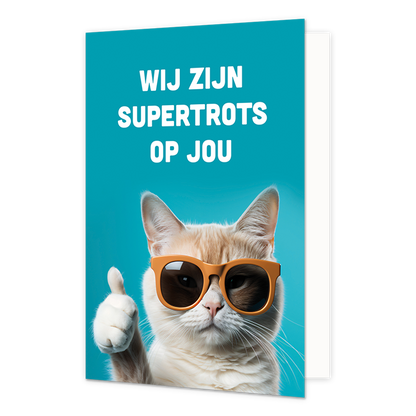 Wij zijn supertrots op jou - Formaat: Normaal - Vorm: Staand - Complimentenkaart - Op deze wenskaart staat een kat met een oranje zonnebril op en daarboven de tekst: "Wij zijn supertrots op jou". - Snelwenskaart