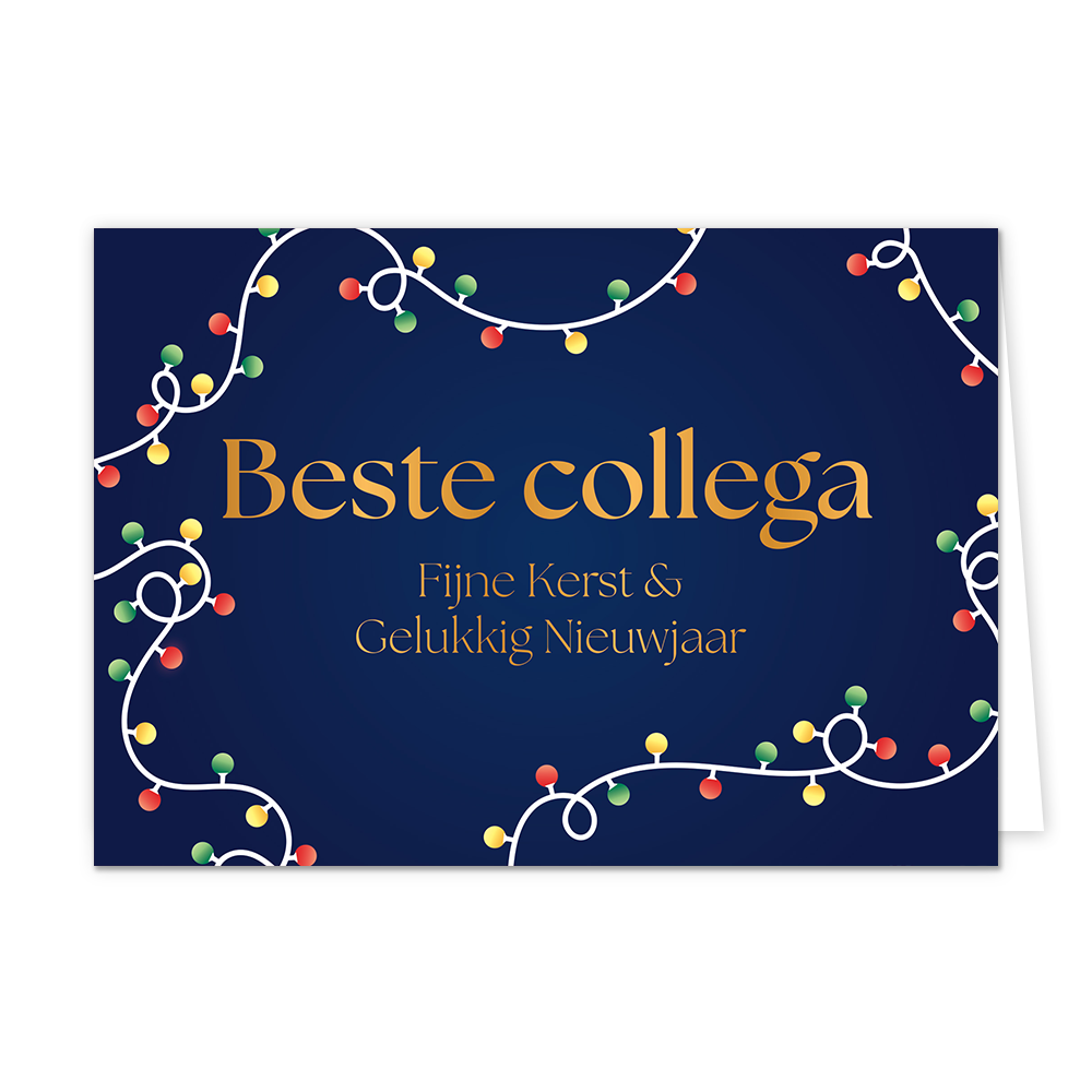 Beste collega - Formaat: Standaard - Vorm: Liggend - Kerstkaart - Op deze wenskaart is een donkerblauwe achtergrond te zien die omlijnd is met kleurrijke kerstlampjes aan een wit snoer. In het midden van de kaart staat in grote, goudkleurige letters de tekst "Beste collega". Daaronder staat in een kleiner, eveneens goudkleurig lettertype de tekst "Fijne Kerst & Gelukkig Nieuwjaar". - Snelwenskaart
