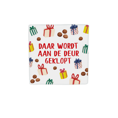 Daar wordt aan de deur geklopt