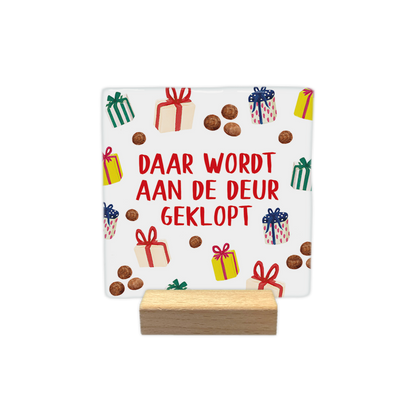 Daar wordt aan de deur geklopt