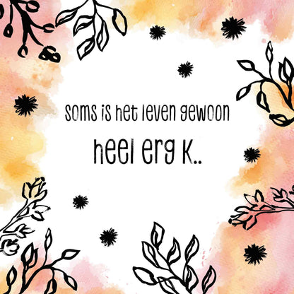 Op deze artistieke wenskaart staat een ontwerp met de kleuren oranje, roze, wit en zwart. In het midden staat de tekst: "Soms is het leven gewoon heel erg k...".