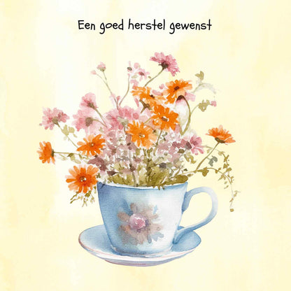 Op deze wenskaart staat een kopje waar bloemen uit komen. Boven de illustratie staat de tekst: "Een goed herstel gewenst".