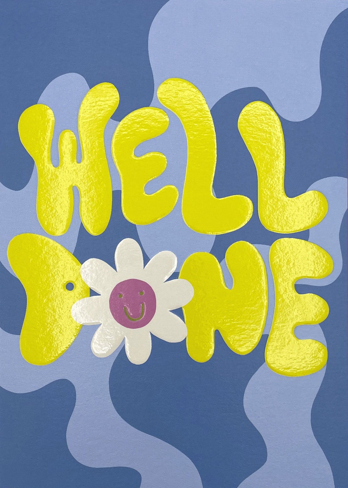 Op deze wenskaart staat de tekst: "Well done" op een paarse achtergrond.