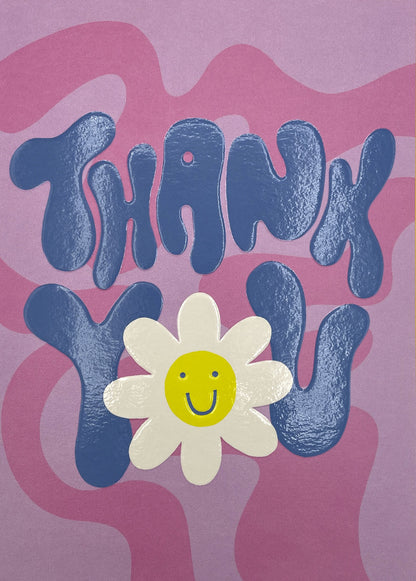 Op deze wenskaart staat de tekst: "Thank you" op een donkerroze achtergrond.