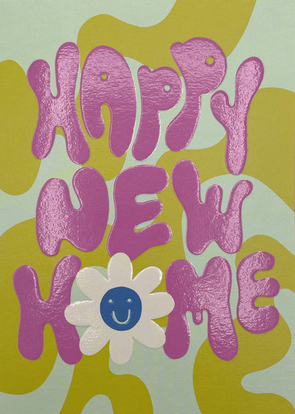 Op deze wenskaart staat de tekst: "Happy new home" op een donkergele achtergrond.