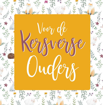 Op deze wenskaart staan groene bladeren, bloemen en dieren zoals vossen, konijnen, schapen en egeltjes. In het midden staat een oranje vierkant met de tekst: "Voor de kersverse ouders".