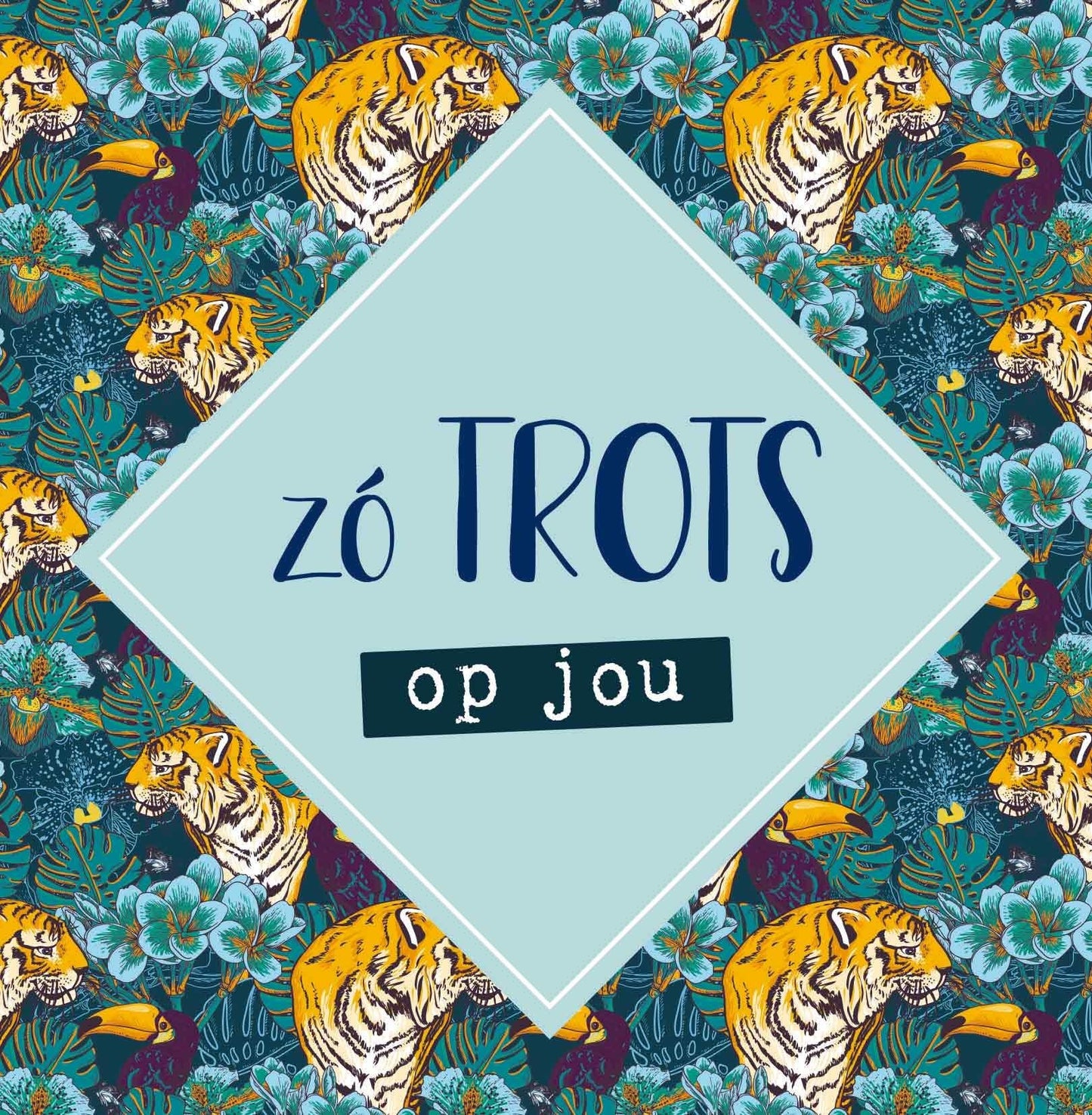 Op deze wenskaart staan groene en blauwe bladeren met toekans en tijgers. In het midden staat een blauwe ruit met de tekst: "Zó trots op jou".