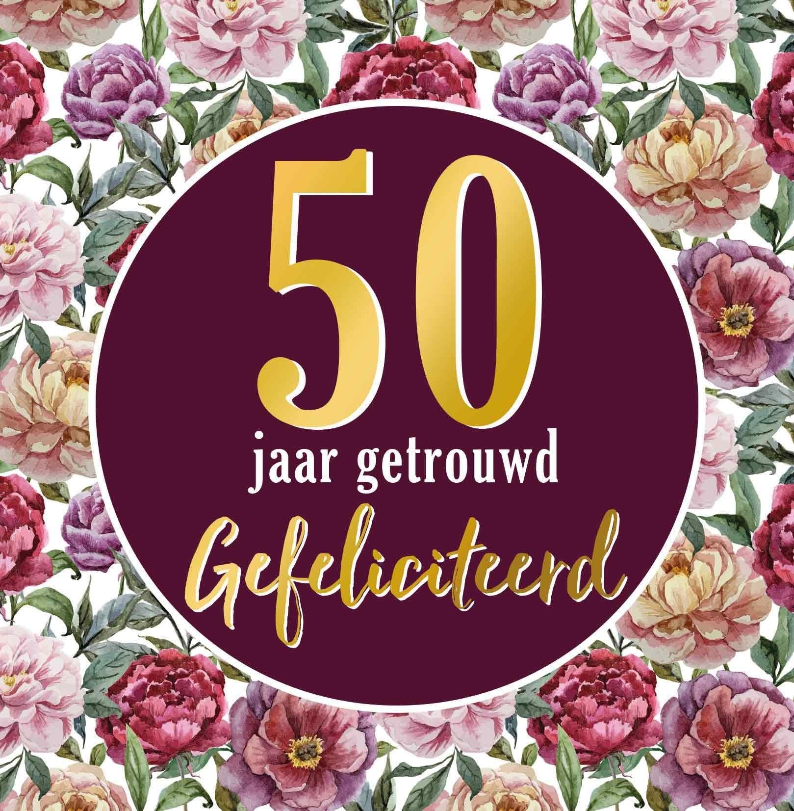 Op deze wenskaart staan bloemen in diverse kleuren met in het midden een bordeauxrode cirkel en de tekst: "50 jaar getrouwd gefeliciteerd".