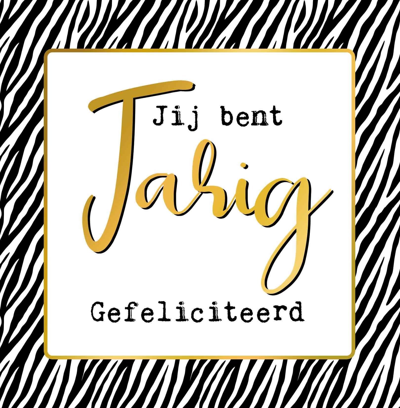 Op deze wenskaart staan zwarte en witte lijnen met in het midden een witte vierkant met gouden omlijning en de tekst: "Jij bent jarig gefeliciteerd".