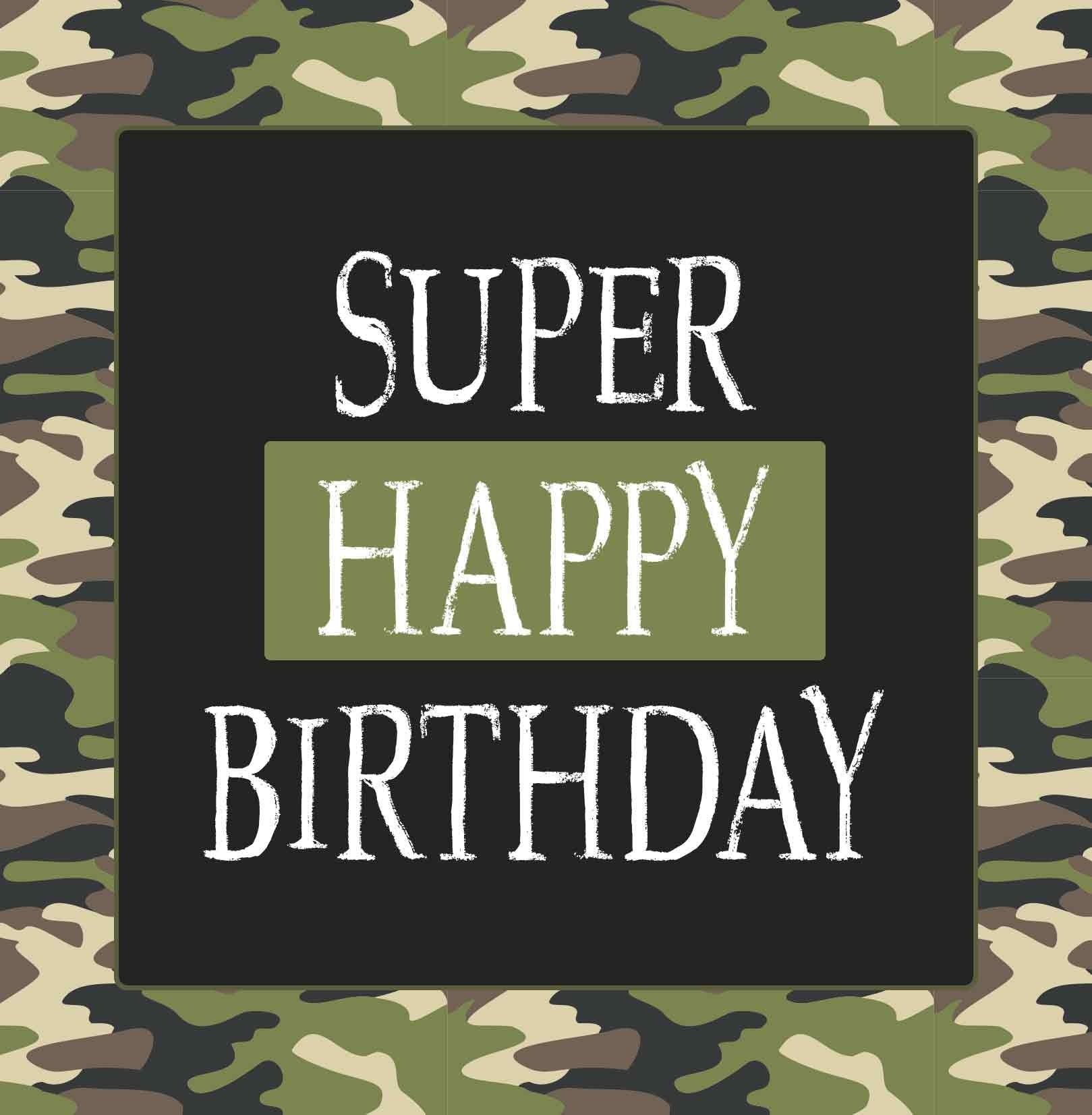 Op deze artistieke wenskaart staat een ontwerp met de kleuren groen, bruin, beige en zwart. In het midden staat een zwarte vierkant met de tekst: "Super happy birthday".