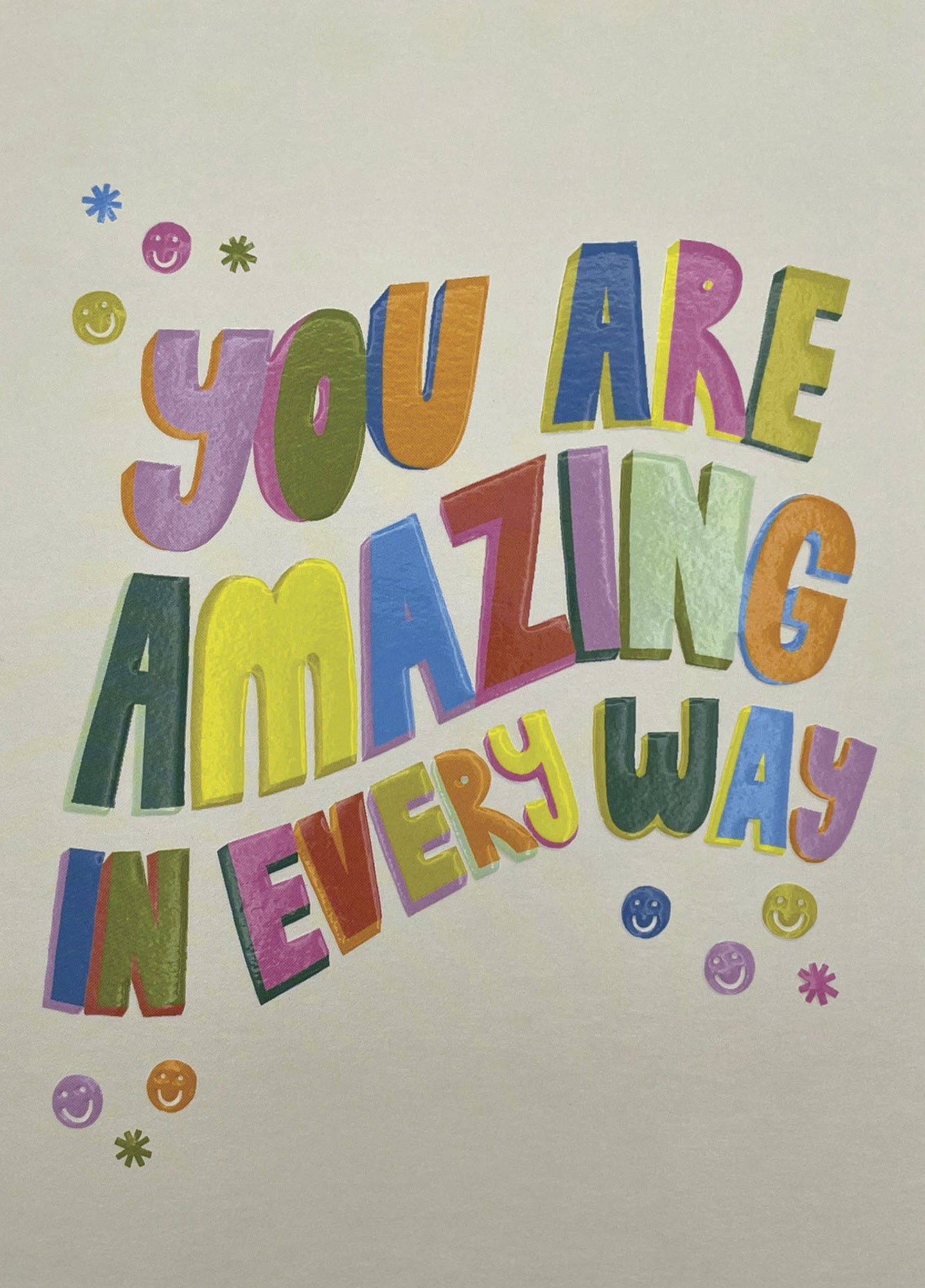 Op deze wenskaart staat de tekst: "You are amazing in every way".